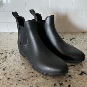 Black Chelsea Rain Boots with Elastic Panels